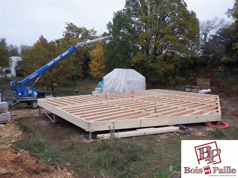 Maison ossature bois isolée en paille à Poitiers (86)